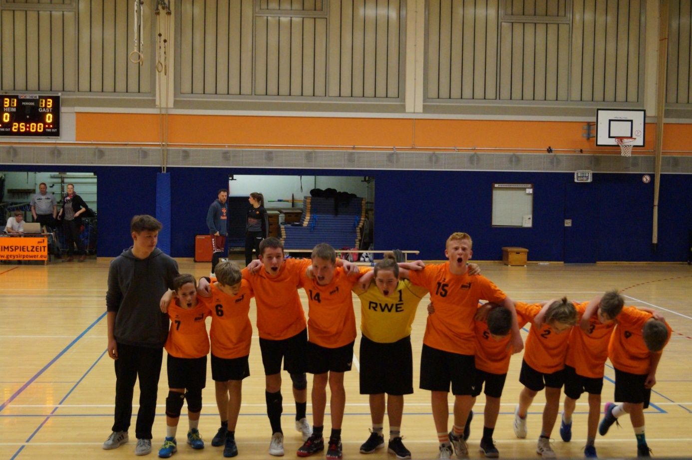 Grund zum Jubeln - zweiter Sieg im dritten Heimspiel: Nach drei Spielen kann die Mannschaft schon doppelt so viel Siege wie letzte Saison verzeichnen.